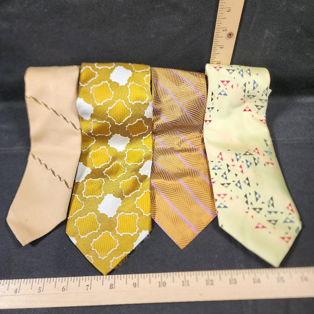 Vintage Lot of 4 Men's Yellow Patterned Ties - Unbranded